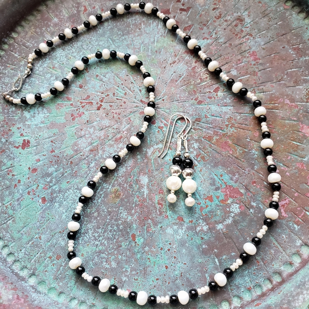 Pearl Onyx 22" And Sterling Set